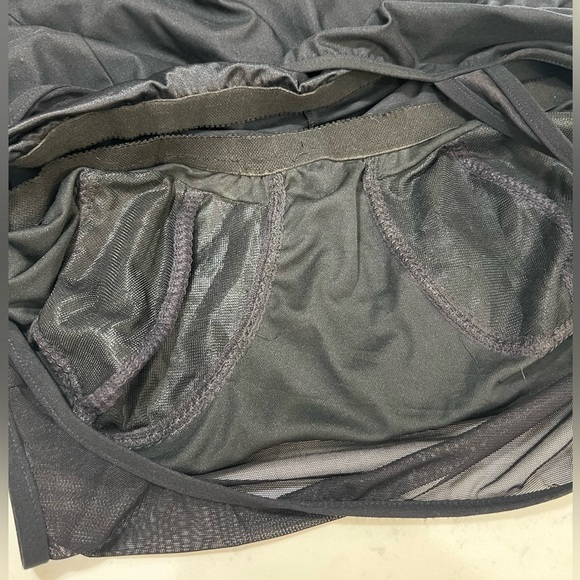 Stylish Black Garment - Picture 11 of 11